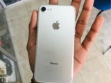 Apple iPhone 7 32 GB (Used)