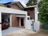 Newly built house with 5 bed rooms in Malabe Kothalawala area.