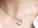 Fashion Short Hollowed-out Circle Pendant Collarbone Chain Necklace Women Inlaid Zircon Wedding Engagement Jewelry Gift